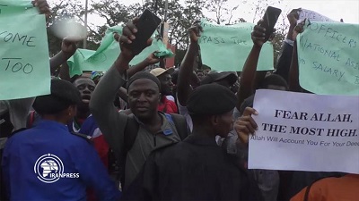 Protesters call for the rejection of a bill on judicial remuneration