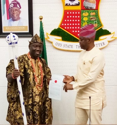 Makinde Presents Staff of Office To New Alaafin of Oyo