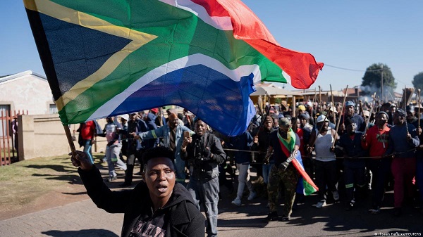 Migrants flee South Africa after xenophobia