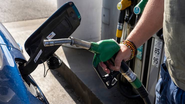Oil falls after G7 releases 100 million barrels of reserves